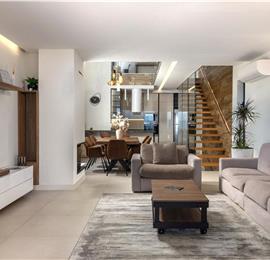 4 Bedroom Villa with Salt Water Pool, Private mini golf course and Rooftop Terrace near Opatija, Sleeps 8